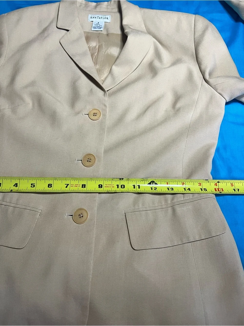 Ann Taylor 100% Silk Fitted Blazer Jacket Tan Beige Size 2